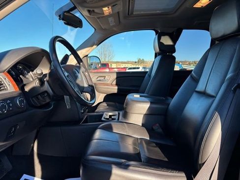 Used 2008 GMC Sierra 2500 SLT w/ Z71 Off-Road Package image 12