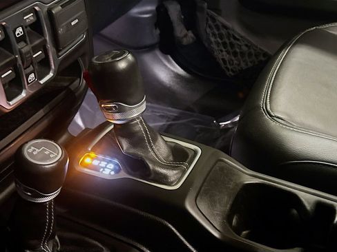 Used 2019 Jeep Wrangler Unlimited Sahara image 20