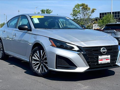 Used 2024 Nissan Altima 2.5 SV AWD/4WD image 2