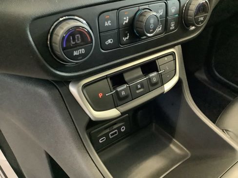 Used 2024 GMC Terrain SLT w/ Elevation Edition AWD/4WD image 17