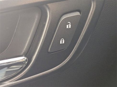 Used 2020 Chevrolet Suburban LT image 11