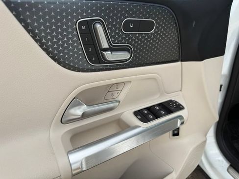 Used 2026 Mercedes-Benz GLB 250 4MATIC image 12