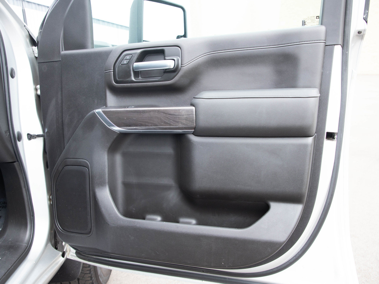 Used 2022 Chevrolet Silverado 2500 LTZ w/ LTZ Convenience Package AWD/4WD image 9