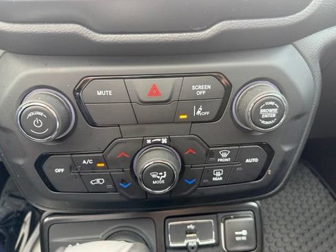 Used 2023 Jeep Renegade Altitude w/ Sun/Sound Group AWD/4WD image 26