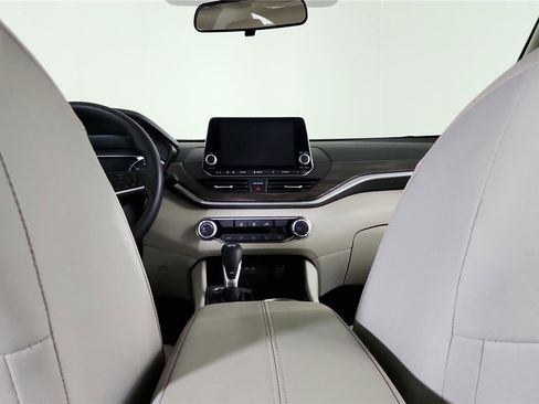 Used 2024 Nissan Altima 2.5 SV FWD image 13