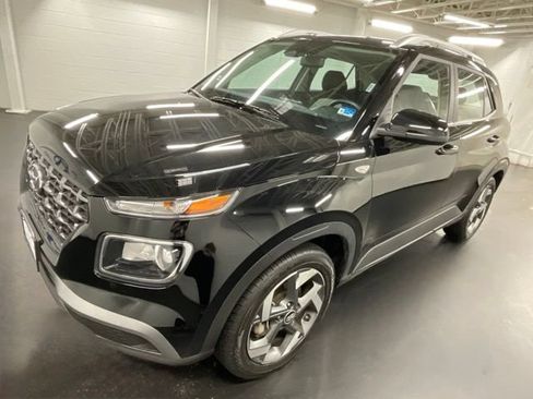 Used 2025 Hyundai Venue SEL FWD image 1