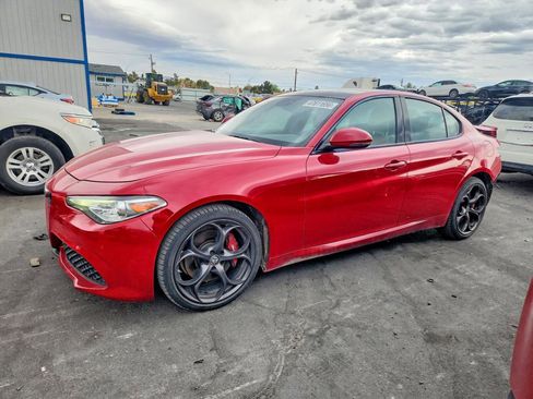 Used 2018 Alfa Romeo Giulia Ti Sport w/ Quick Order Package 22S Sport AWD/4WD image 2