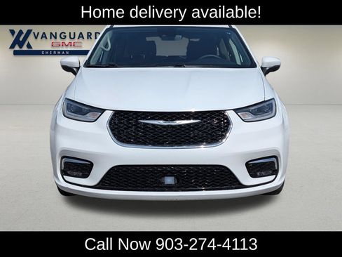 Used 2023 Chrysler Pacifica Touring-L FWD image 2