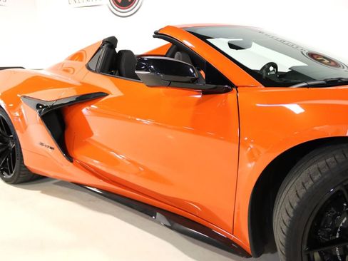 Used 2025 Chevrolet Corvette Z06 RWD image 8