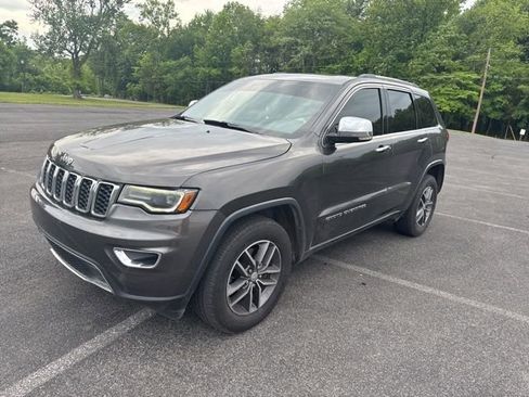 Used 2017 Jeep Grand Cherokee Limited w/ Luxury Group II AWD/4WD image 2