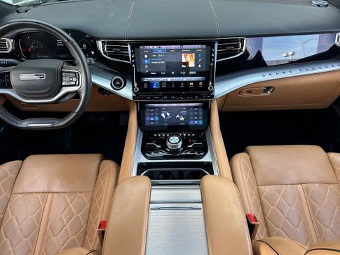 Used 2022 Jeep Grand Wagoneer Series III w/ Rear Seat Video Group 1 AWD/4WD image 13