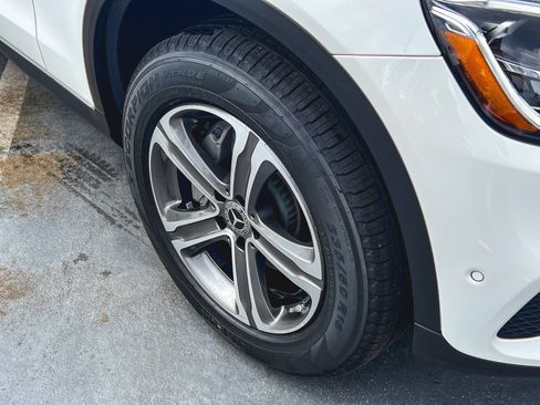 Used 2022 Mercedes-Benz GLC 300 4MATIC image 2