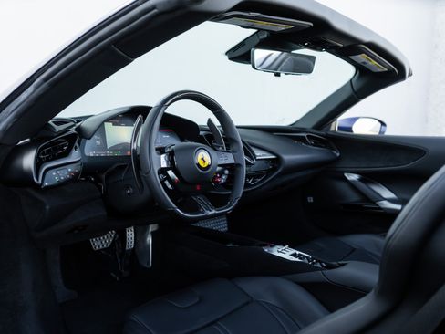 Used 2025 Ferrari SF90 Spider image 6
