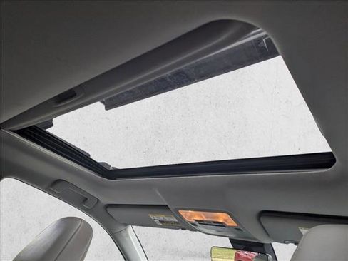 Used 2018 Toyota Highlander XLE image 19