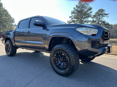 Used 2020 Toyota Tacoma SR5 image 3