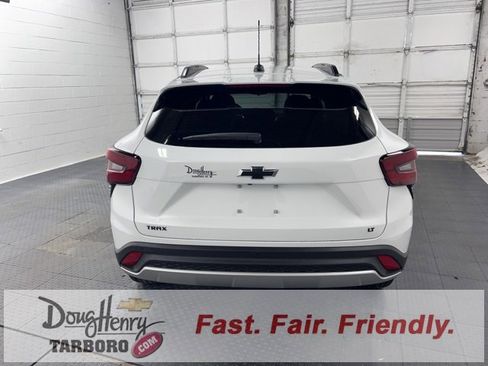 New 2025 Chevrolet Trax LT w/ Sunroof Package image 9