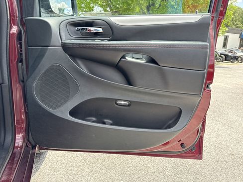 Used 2019 Dodge Grand Caravan GT image 23