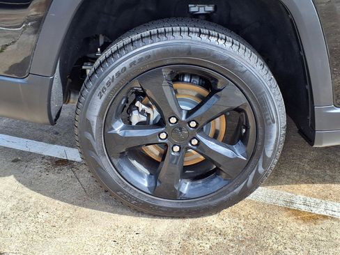 Used 2025 Jeep Grand Cherokee L Limited w/ Black Appearance Package RWD image 30