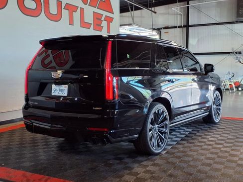 Used 2025 Cadillac Escalade V AWD/4WD image 7