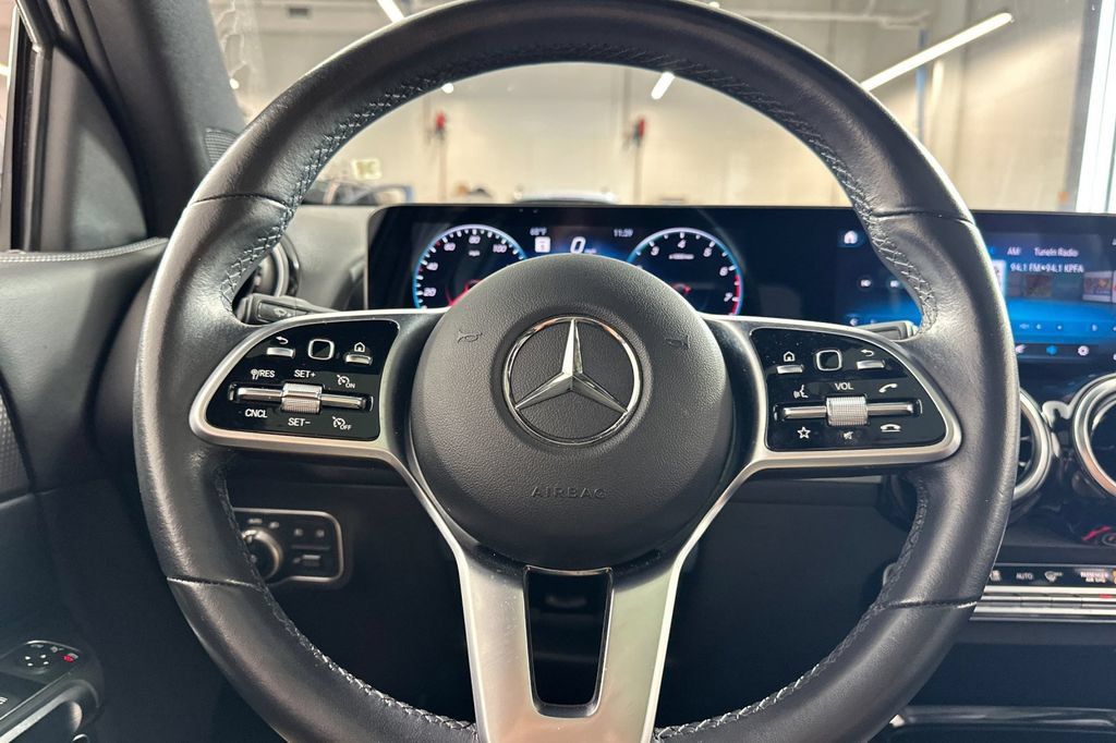 Certified 2022 Mercedes-Benz GLB 250 4MATIC image 29