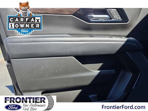 Used 2025 Chevrolet Tahoe LT RWD image 11