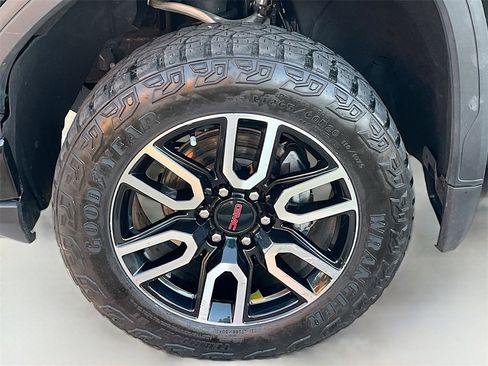 Used 2024 GMC Sierra 1500 AT4 w/ Technology Package image 31