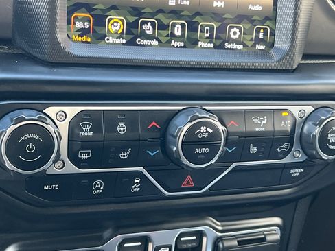 Used 2022 Jeep Wrangler Unlimited Sport w/ Sun And Sound Package image 21