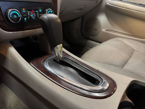 Used 2011 Chevrolet Impala LTZ image 20