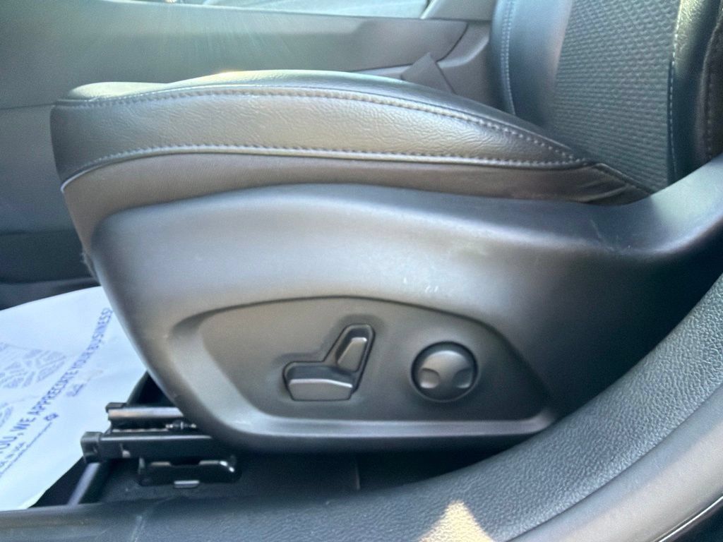 Used 2023 Jeep Compass Latitude w/ Convenience Group AWD/4WD image 19