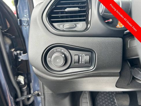 Used 2023 Jeep Renegade Altitude AWD/4WD image 6