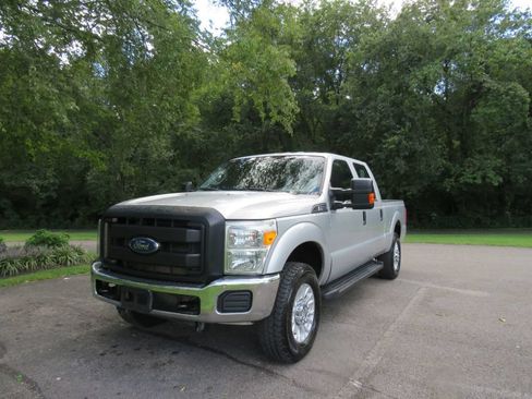 Used 2015 Ford F250 XL w/ Power Equipment Group AWD/4WD image 2