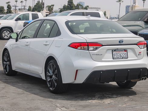 Used 2025 Toyota Corolla SE w/ Convenience Package image 7