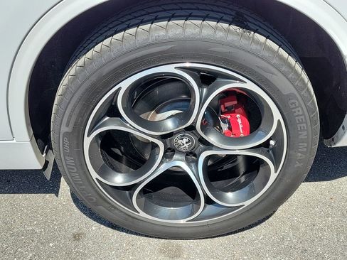 Used 2022 Alfa Romeo Stelvio Veloce image 11