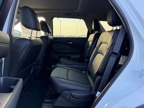 New 2026 Nissan Pathfinder SL image 15