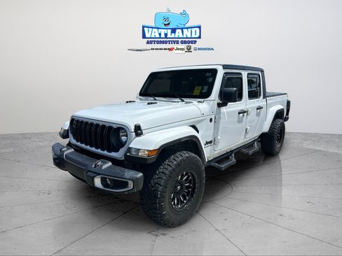 Used 2024 Jeep Gladiator Sport AWD/4WD image 1