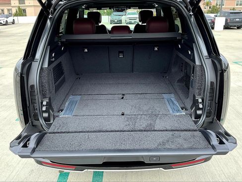 New 2025 Land Rover Range Rover SE image 10
