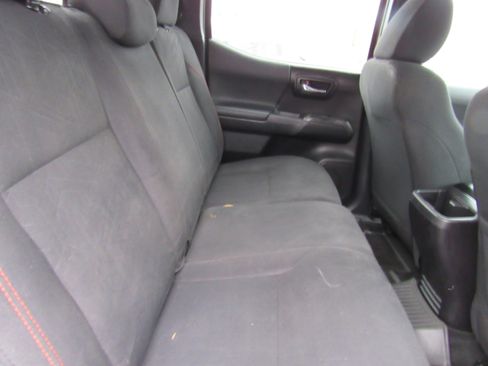 Used 2016 Toyota Tacoma TRD Sport w/ Towing Package image 40