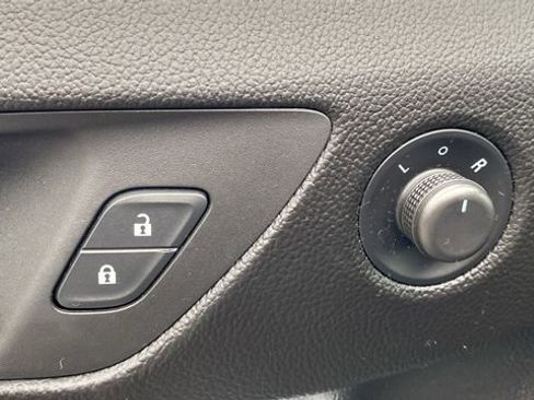 Used 2017 Chevrolet Cruze LT image 18