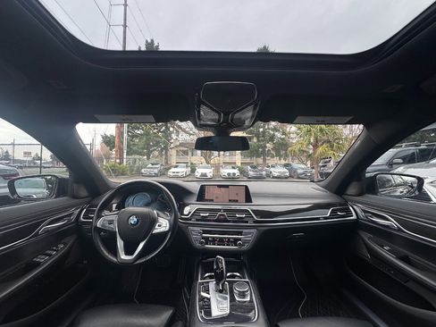 Used 2019 BMW 740i w/ M Sport Package image 5