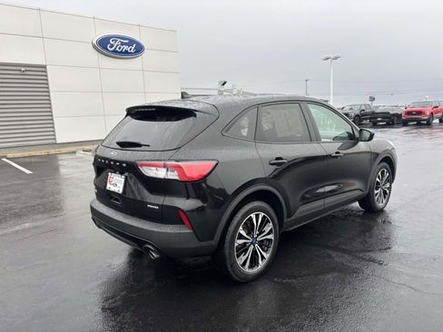 Used 2022 Ford Escape SE w/ SE Sport Appearance Package image 9