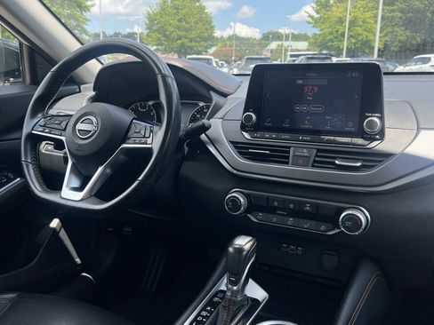 Used 2024 Nissan Altima 2.5 SR FWD image 3