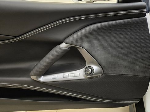 Used 2022 Ferrari 812 GTS image 31