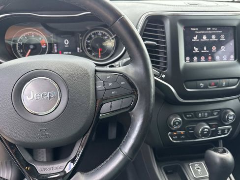 Used 2021 Jeep Cherokee Latitude Plus FWD image 23