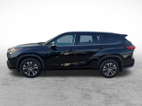 Used 2022 Toyota Highlander XLE AWD/4WD image 8