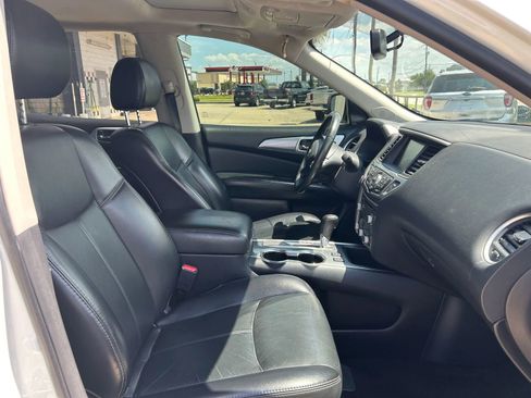 Used 2018 Nissan Pathfinder SL w/ SL Premium Package FWD image 10