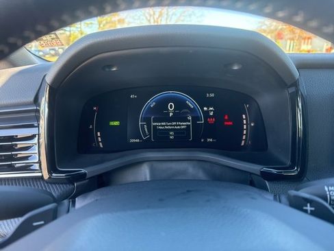 Used 2025 Toyota Camry SE image 25