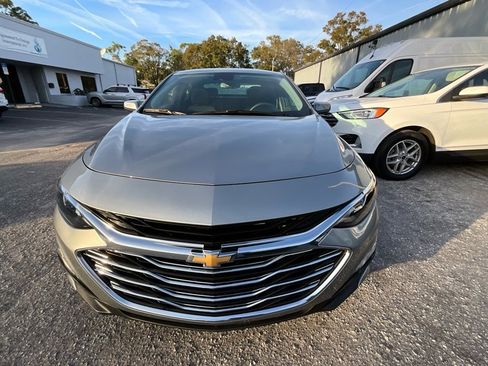 Used 2025 Chevrolet Malibu LT image 2
