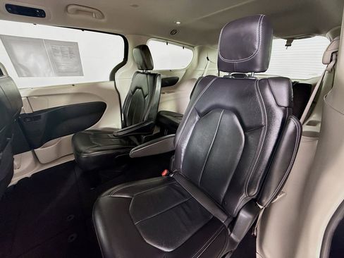 Used 2022 Chrysler Pacifica Touring-L image 23