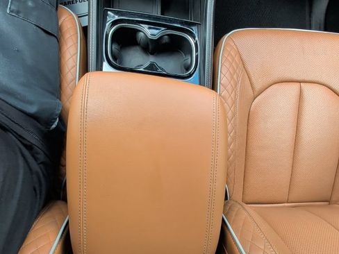 Used 2021 Chrysler Pacifica Pinnacle FWD image 27