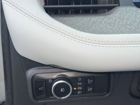 Used 2025 Ford Explorer Platinum w/ Ultimate Package image 16